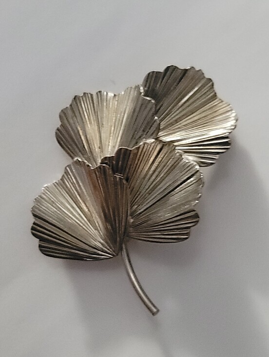 Estate Jewelry - Vintage Ginko Leaf Brooch - Silvertone